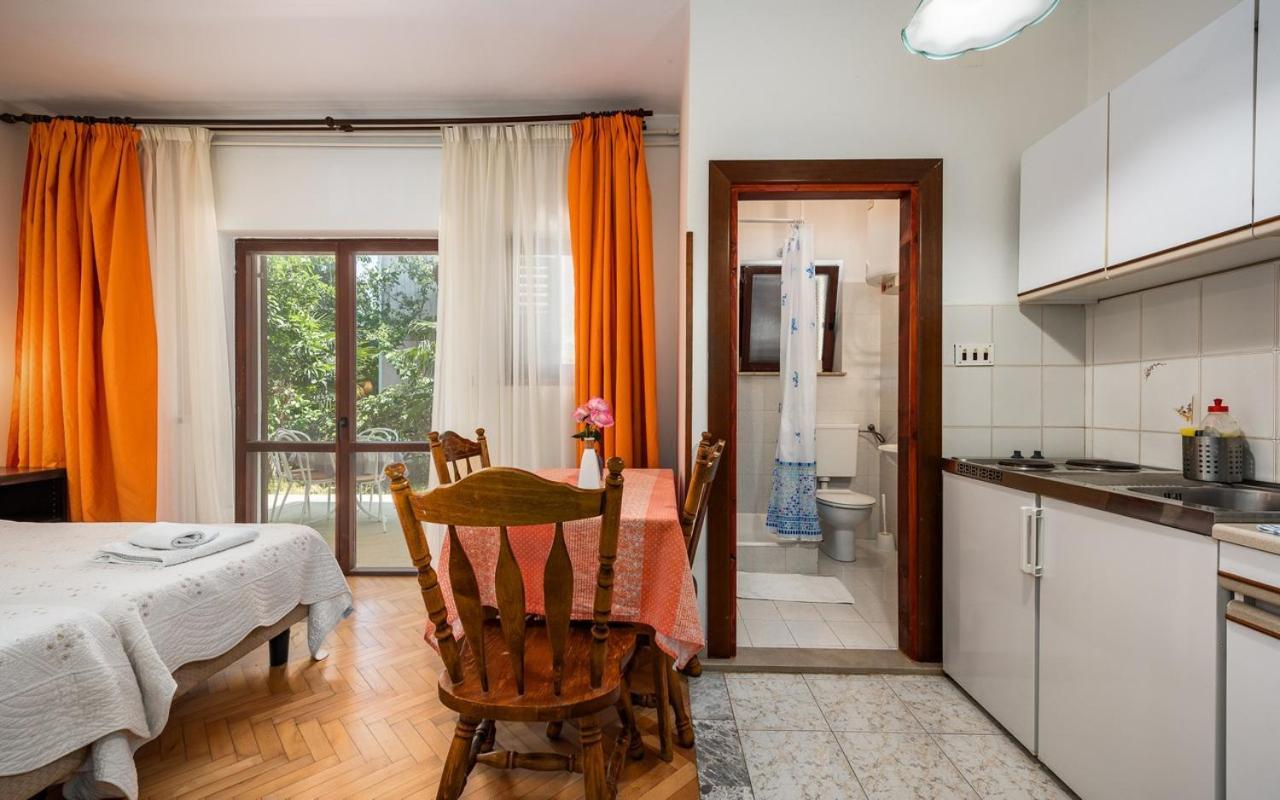 Apartmani Lido Basanija Exterior photo