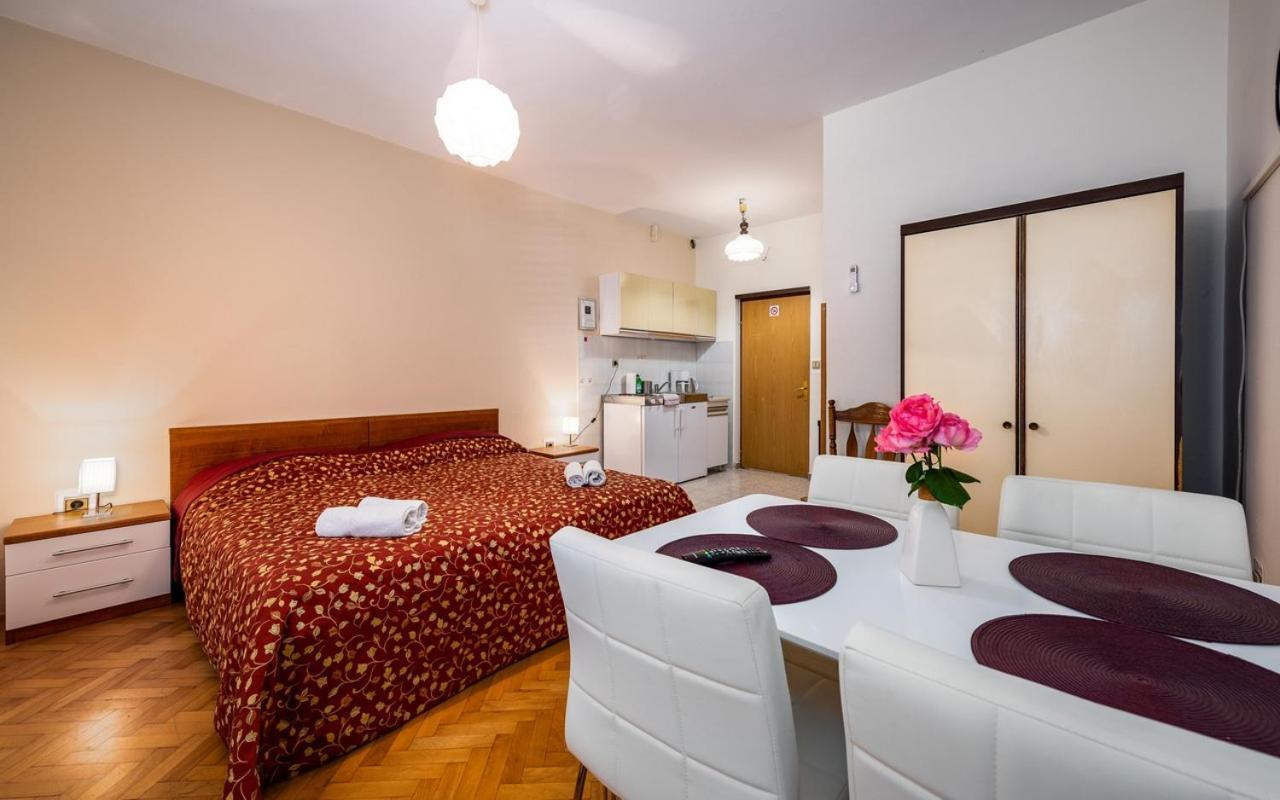 Apartmani Lido Basanija Exterior photo