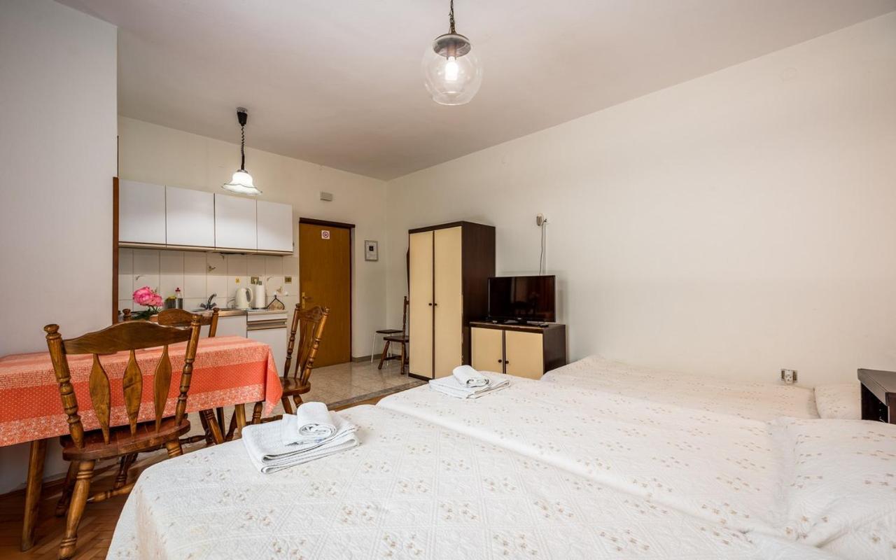 Apartmani Lido Basanija Exterior photo