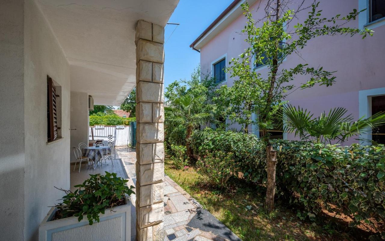 Apartmani Lido Basanija Exterior photo